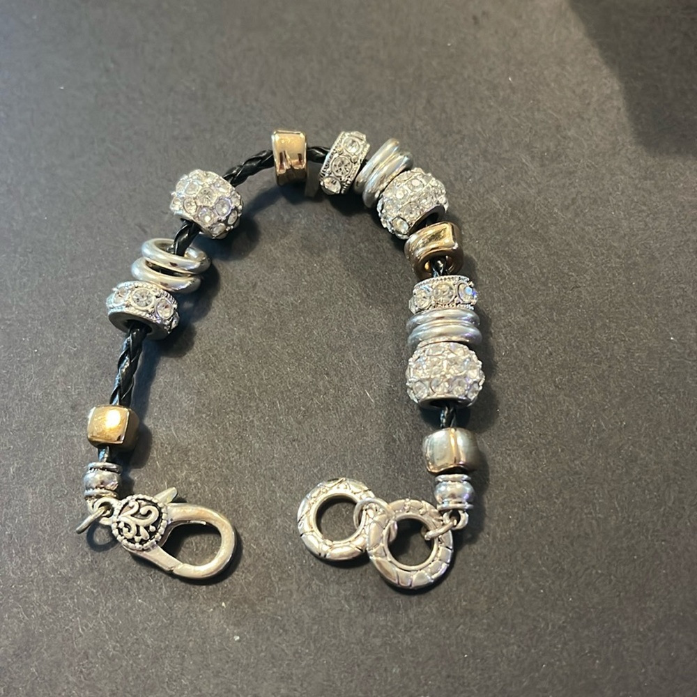 Gorgeous charm bracelet $10